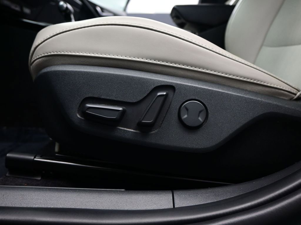 Used 2023 Kia Niro EX Touring image 11