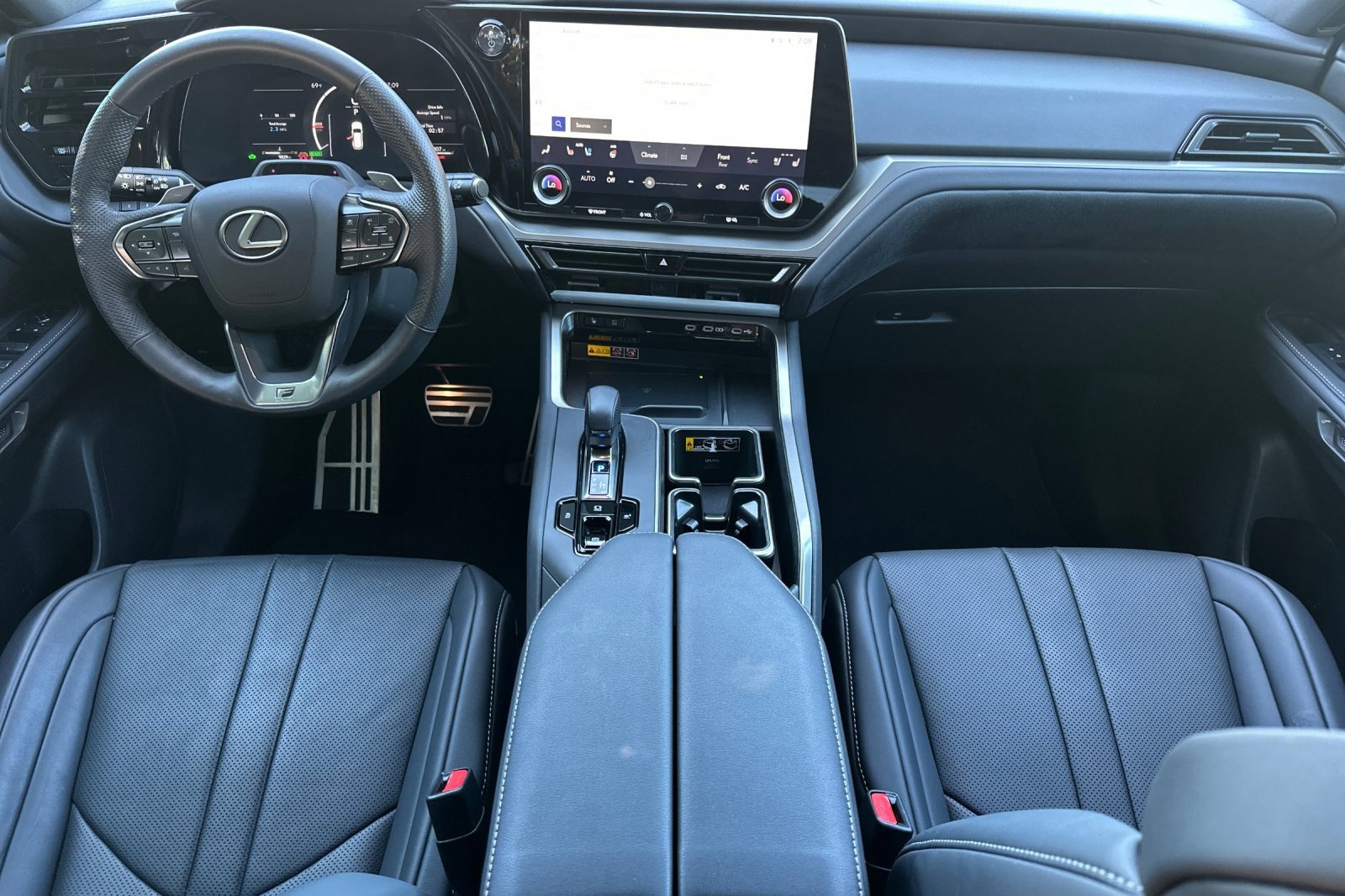 Certified 2025 Lexus TX 500h AWD w/ Technology Package image 17