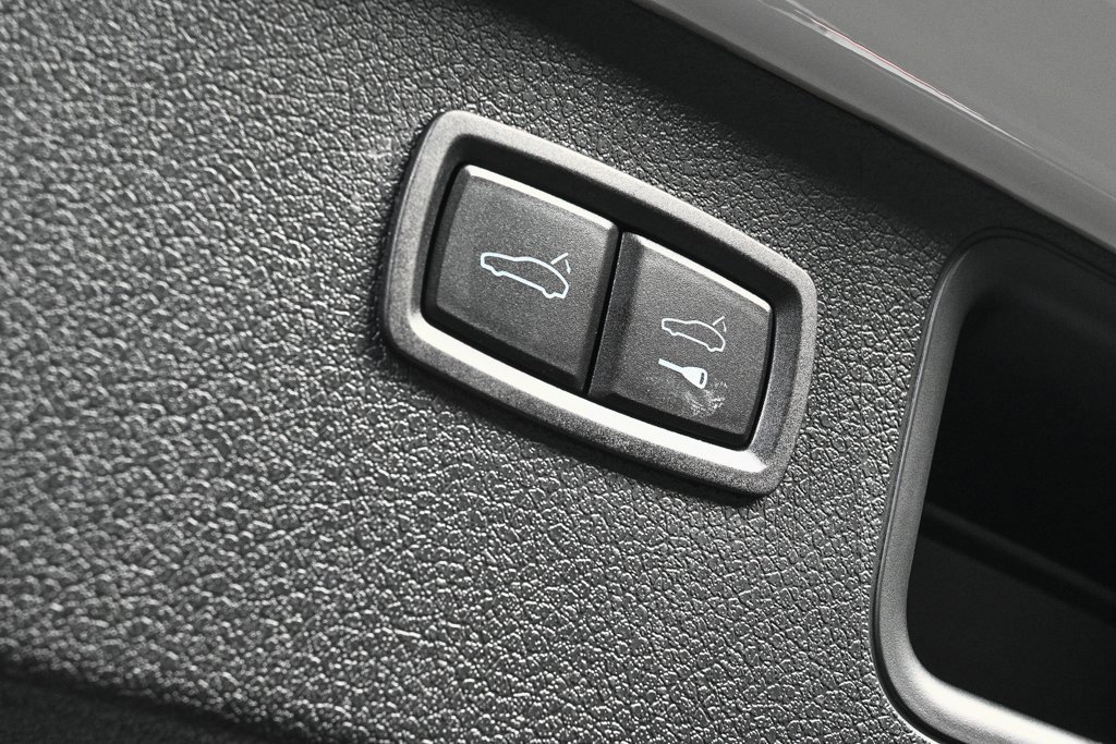 Used 2025 Porsche Macan image 33