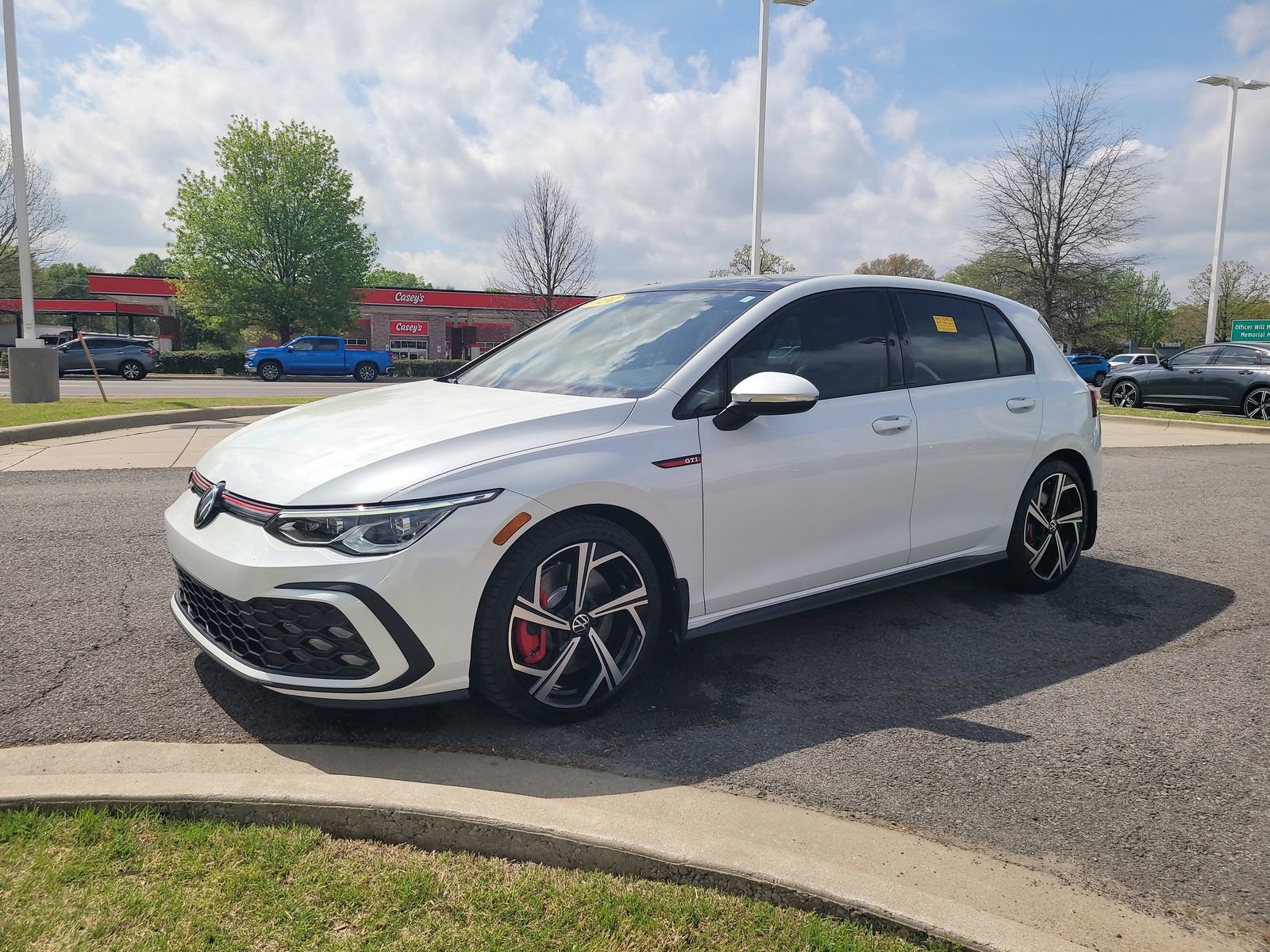 Used 2024 Volkswagen GTI SE w/ MDO Package FWD image 7