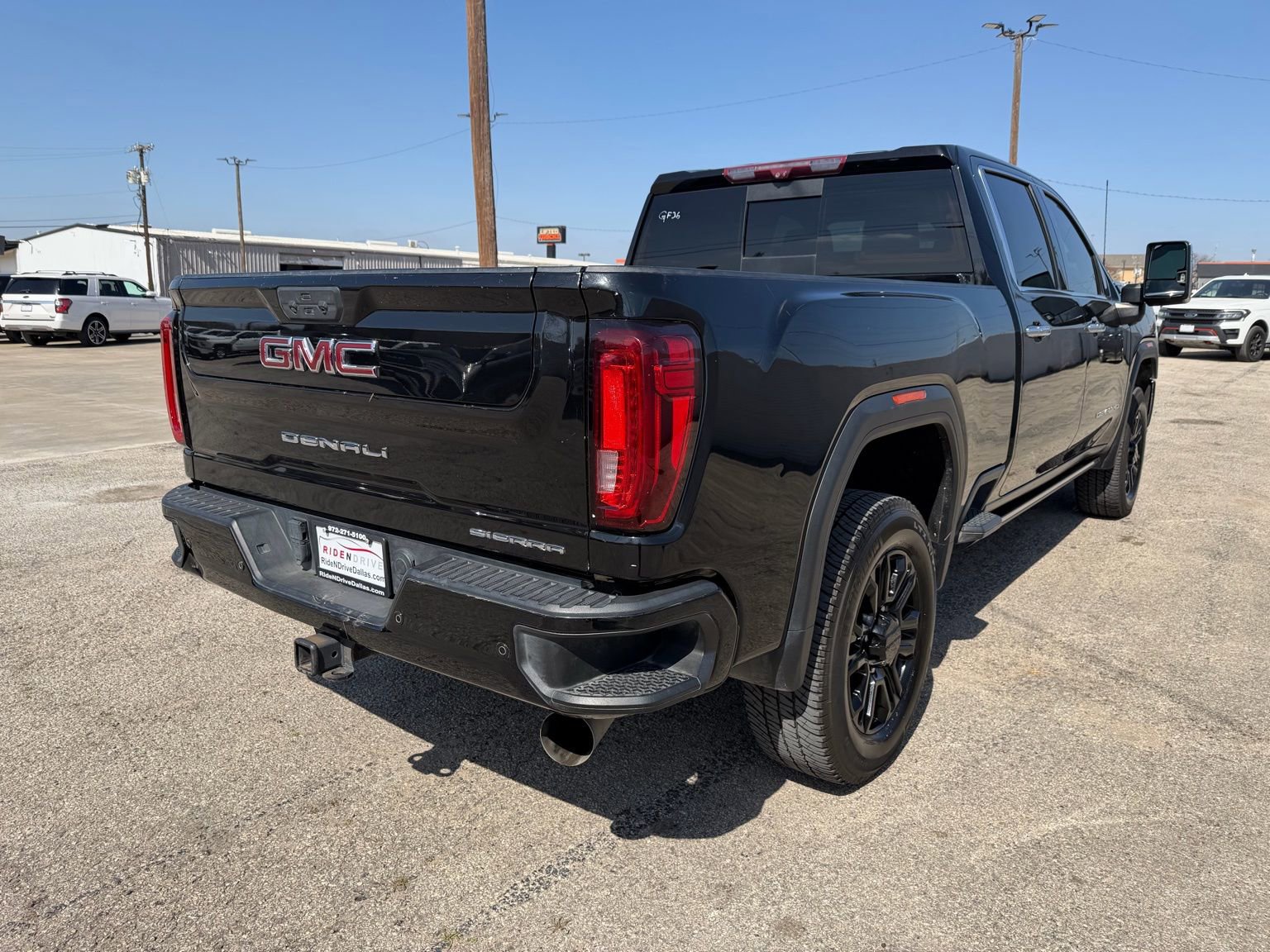 Used 2022 GMC Sierra 2500 Denali w/ Denali Black Diamond Edition image 7