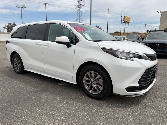 Used 2023 Toyota Sienna LE FWD image 7