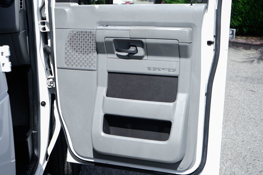 Used 2014 Ford E-350 and Econoline 350 XLT RWD image 35