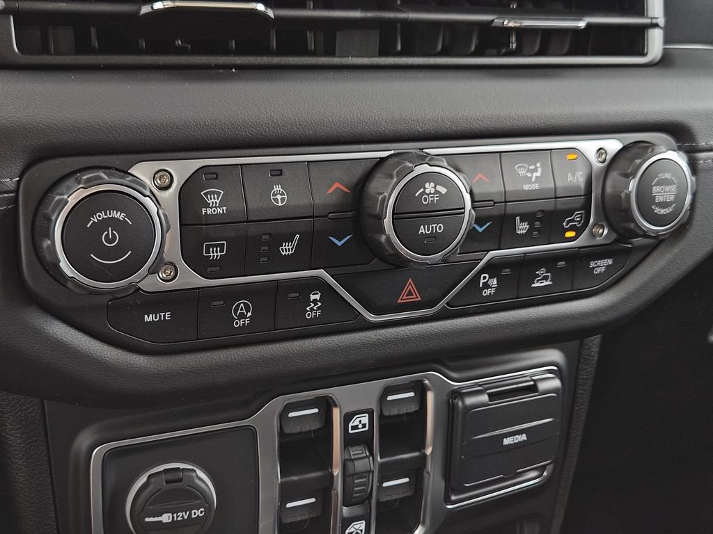 New 2025 Jeep Wrangler Unlimited Sahara AWD/4WD image 13