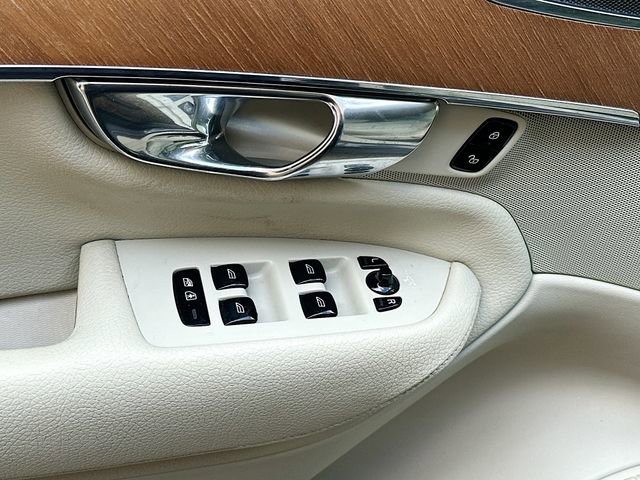 Used 2021 Volvo XC90 T5 Momentum image 19