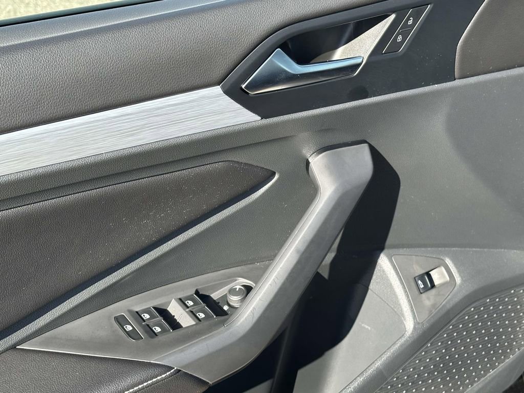 Used 2025 Volkswagen Jetta Sport image 17