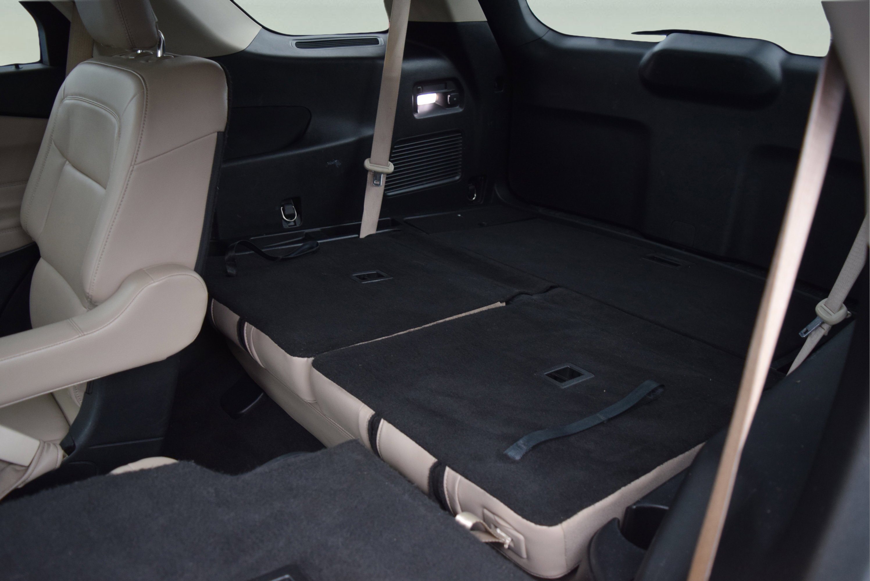 Used 2020 Ford Explorer XLT w/ Equipment Group 202A image 8