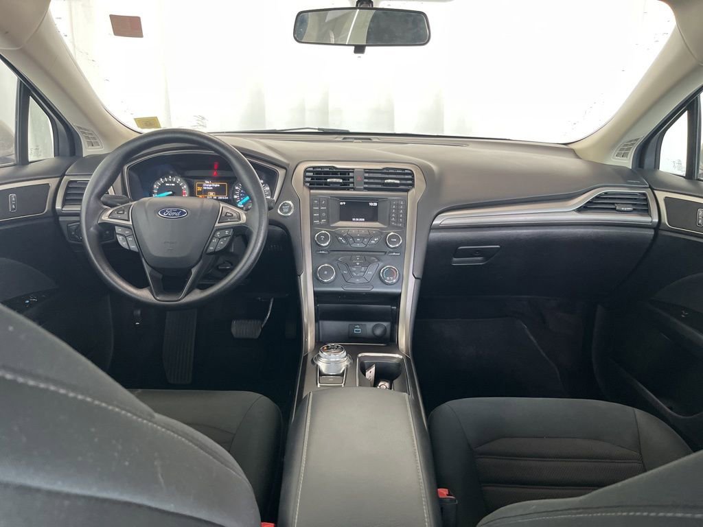 Used 2017 Ford Fusion SE image 10