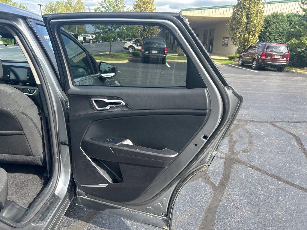 Used 2024 Kia Sportage LX FWD image 31