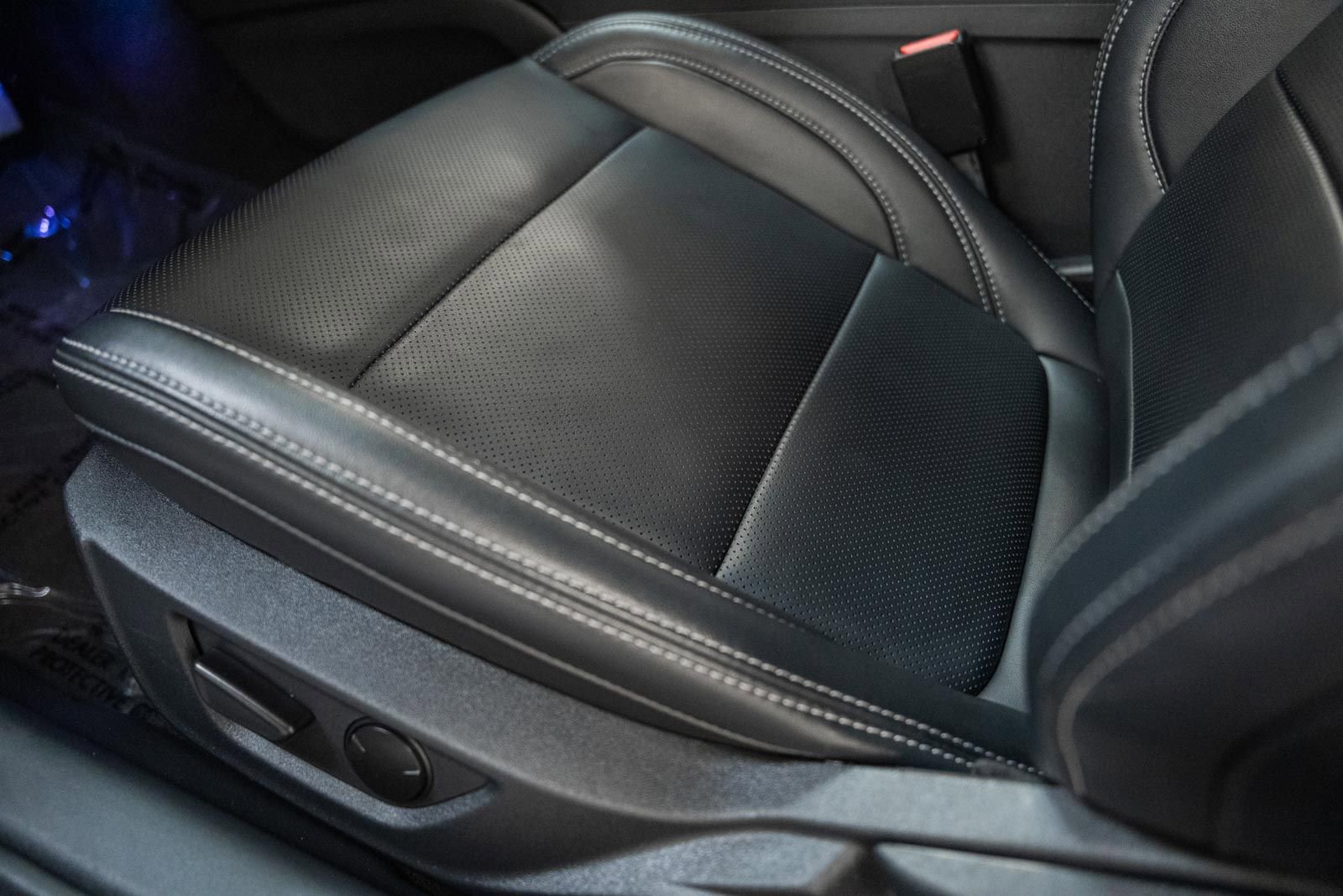 Certified 2025 Ford Mustang Premium w/ Wheel & Stripe Package image 36