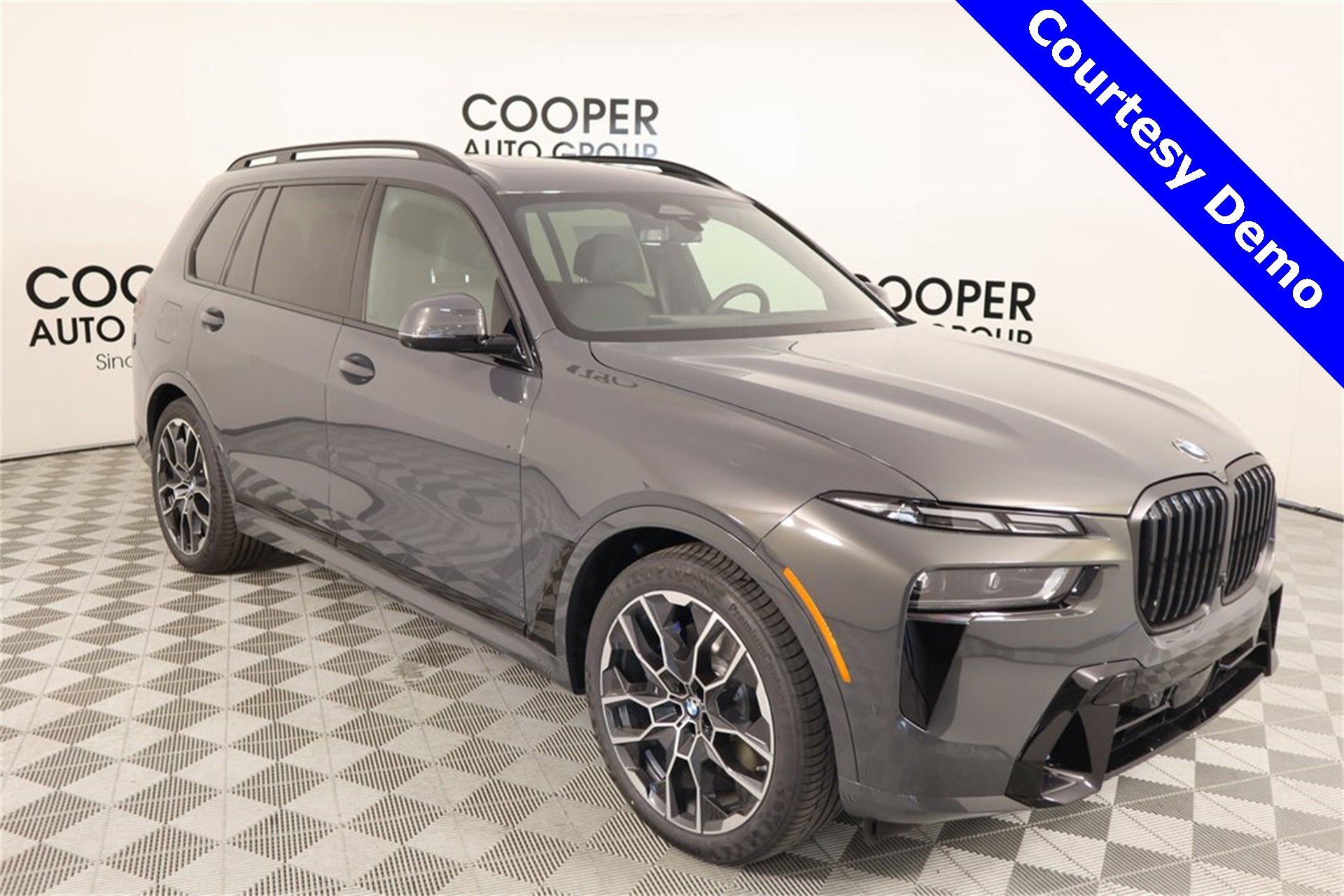 New 2025 BMW X7 xDrive40i w/ M Sport Package