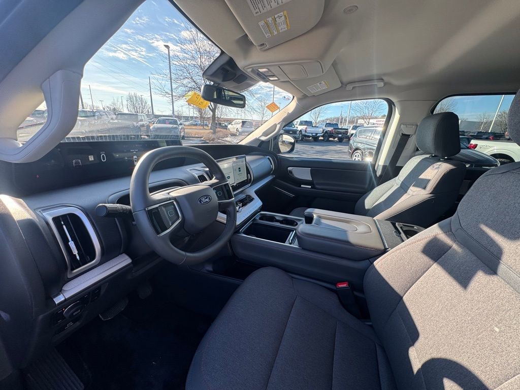 Certified 2025 Ford Expedition Active image 10