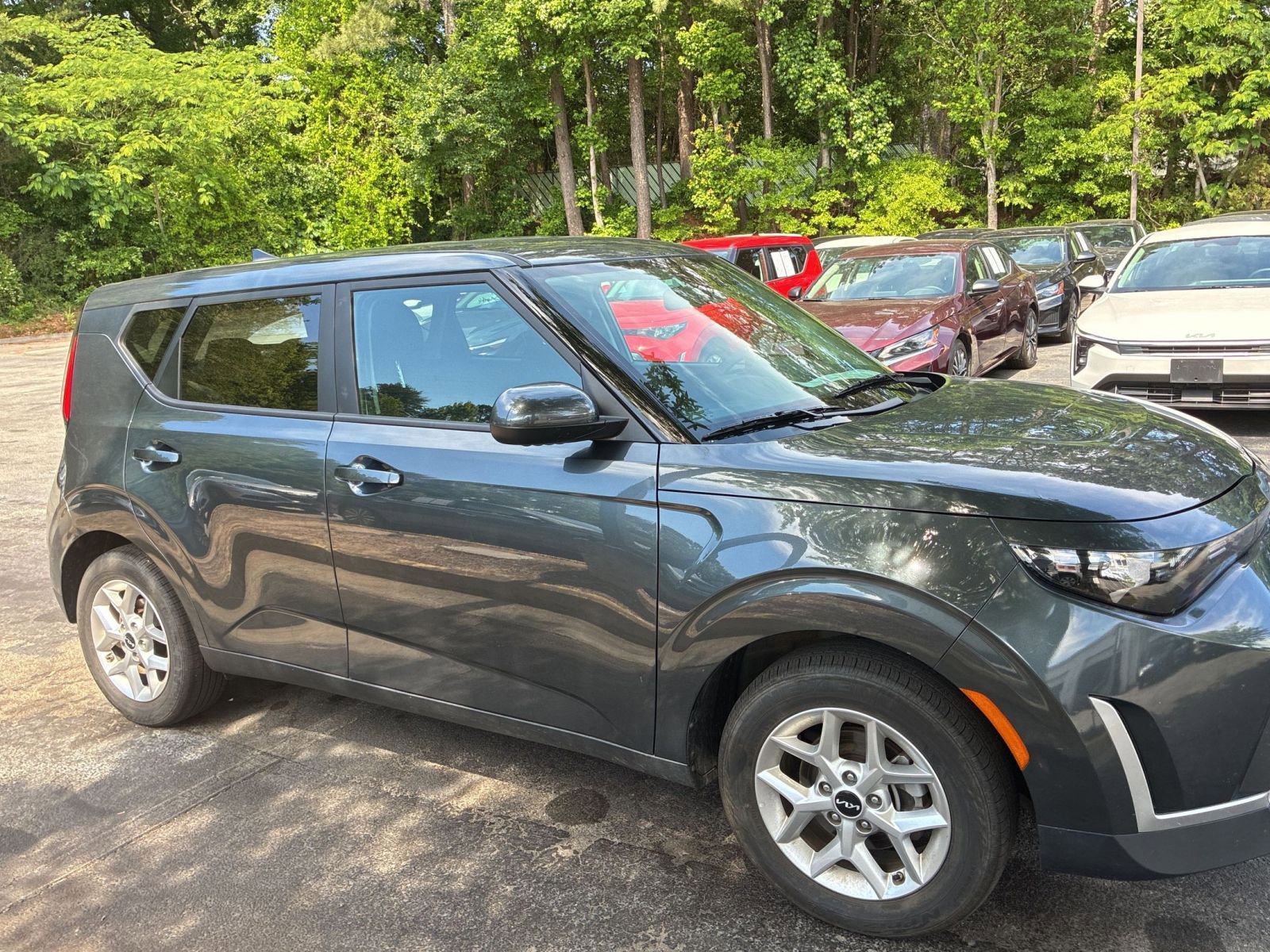 Used 2025 Kia Soul LX w/ LX Technology Package FWD image 2
