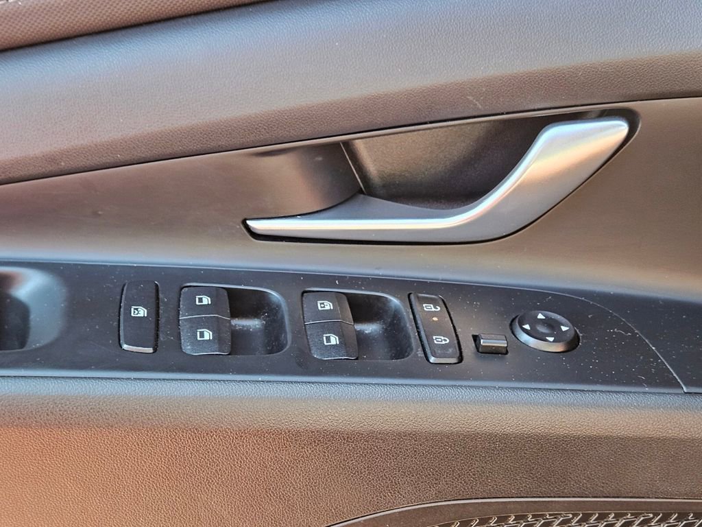Used 2025 Hyundai Elantra SEL image 26