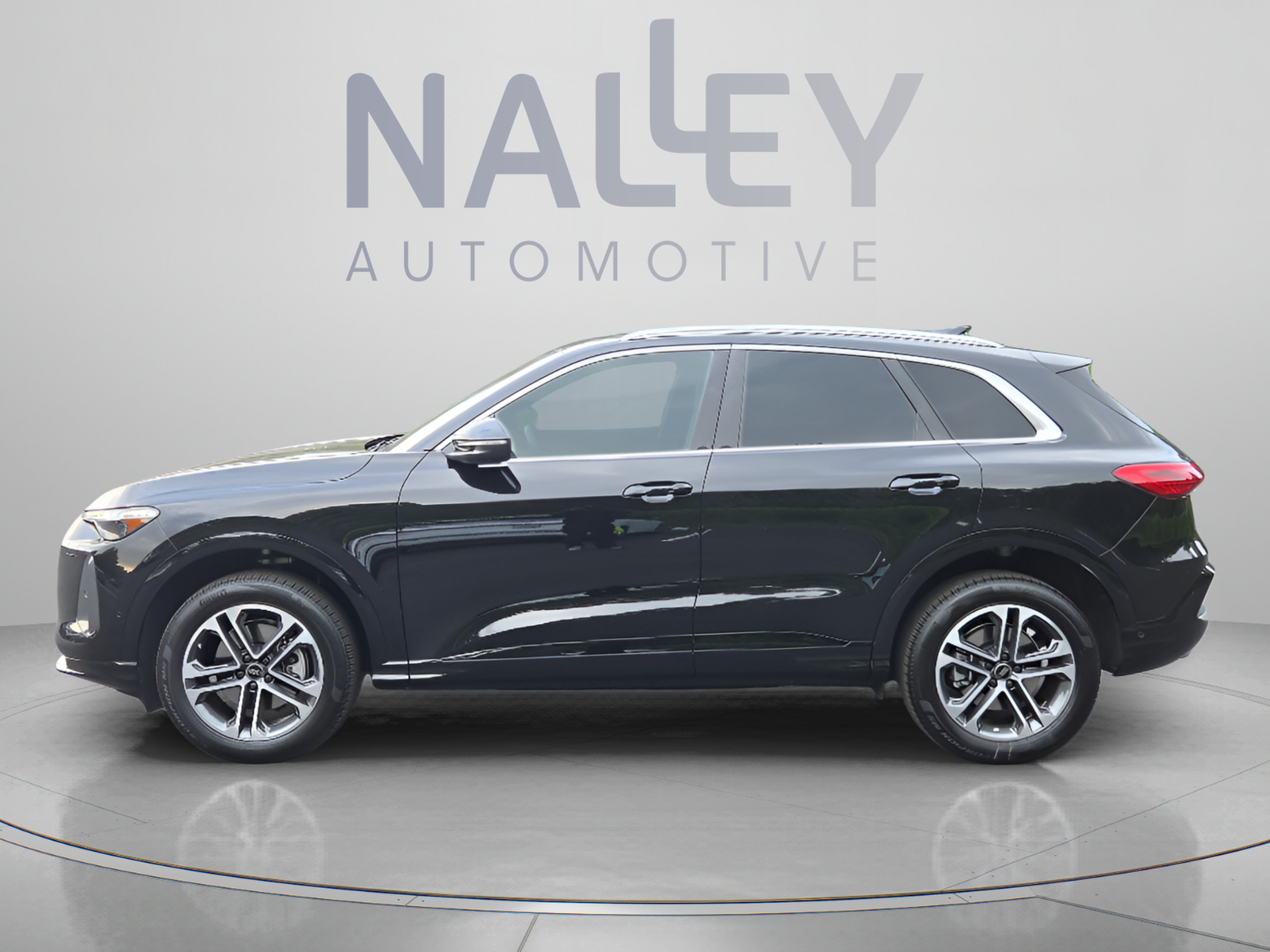 Certified 2025 Audi Q5 Premium w/ Premium Plus AWD/4WD image 2
