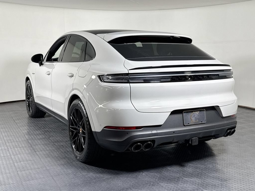 Certified 2026 Porsche Cayenne E-Hybrid Coupe AWD/4WD image 3