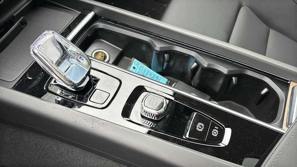 New 2026 Volvo XC60 B5 Plus AWD/4WD image 21
