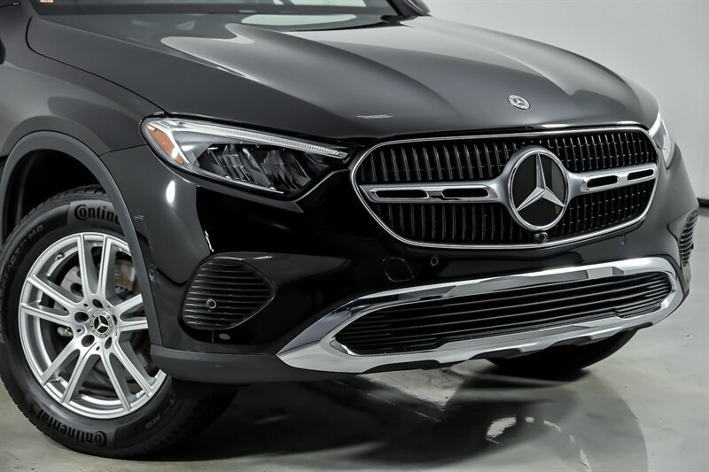 Used 2023 Mercedes-Benz GLC 300 4MATIC image 3