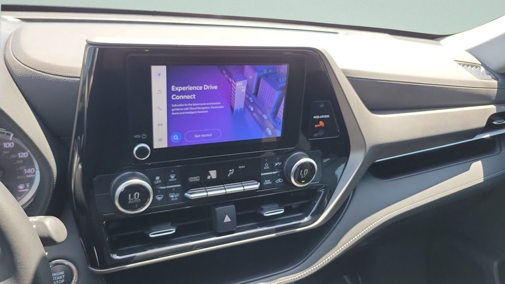 Used 2023 Toyota Highlander LE image 14