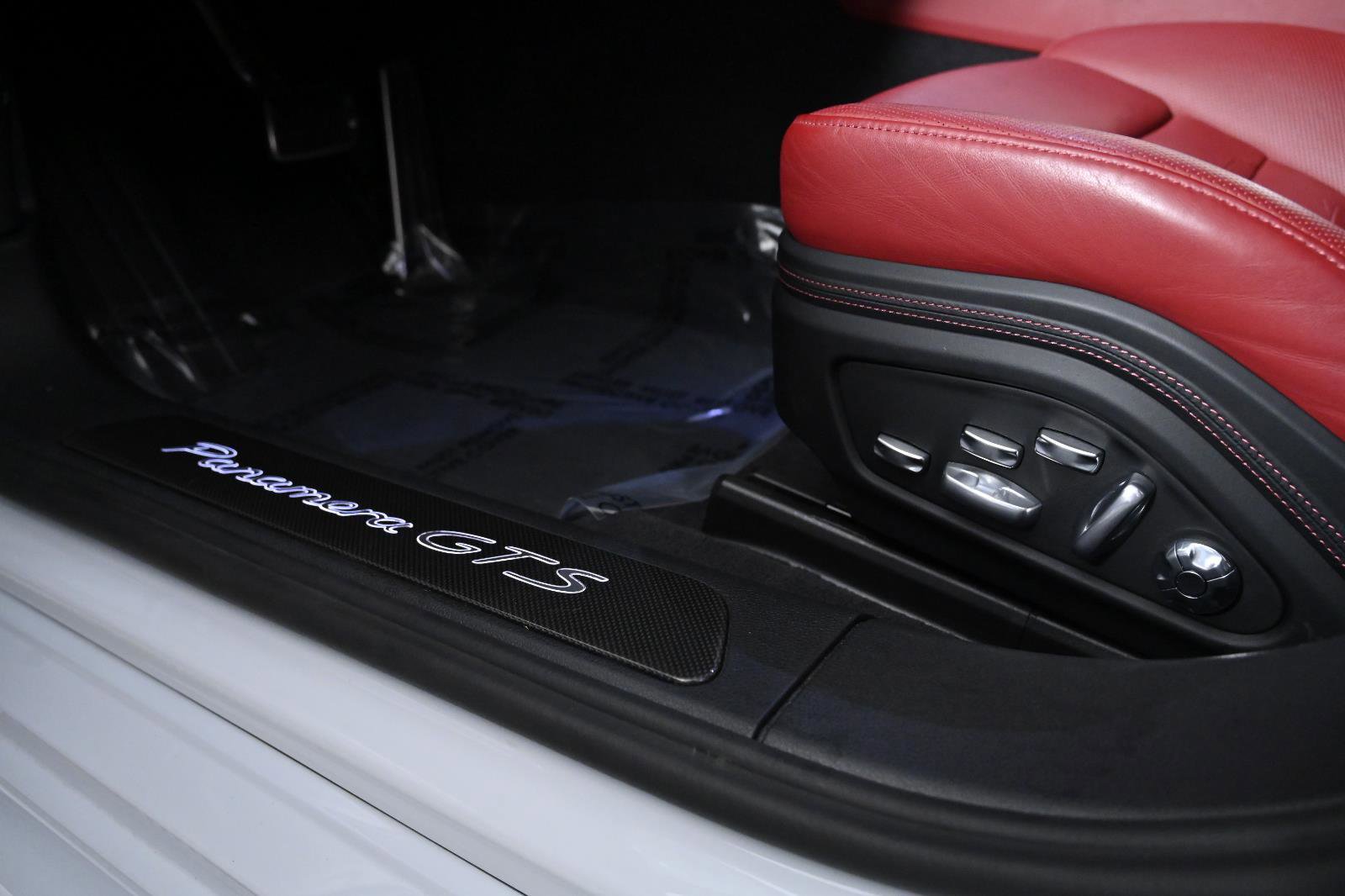 Used 2020 Porsche Panamera GTS image 34