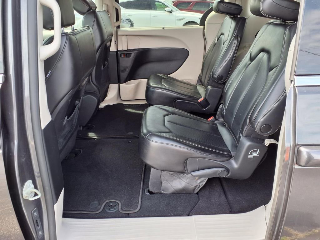 Used 2023 Chrysler Pacifica Touring-L FWD image 26