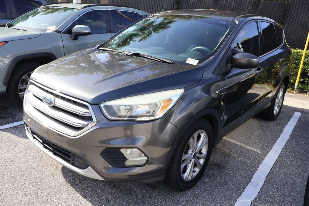 Used 2017 Ford Escape SE FWD image 2