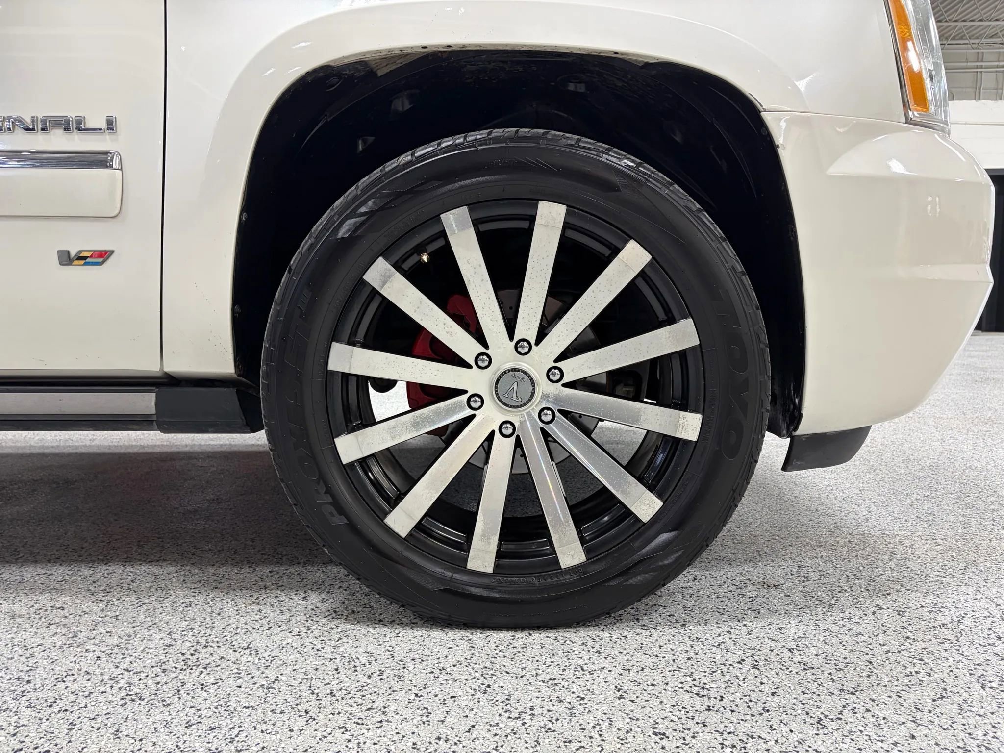 Used 2012 GMC Yukon XL Denali image 15