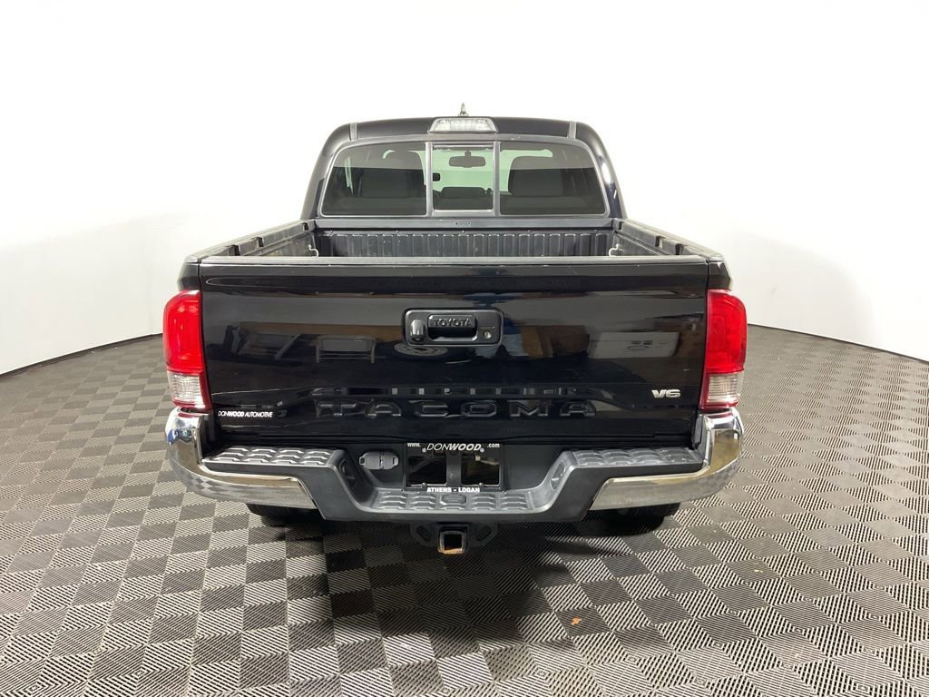 Used 2016 Toyota Tacoma TRD Sport image 12