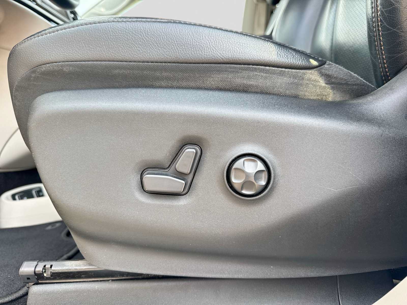 Used 2018 Chrysler Pacifica Touring-L FWD image 16