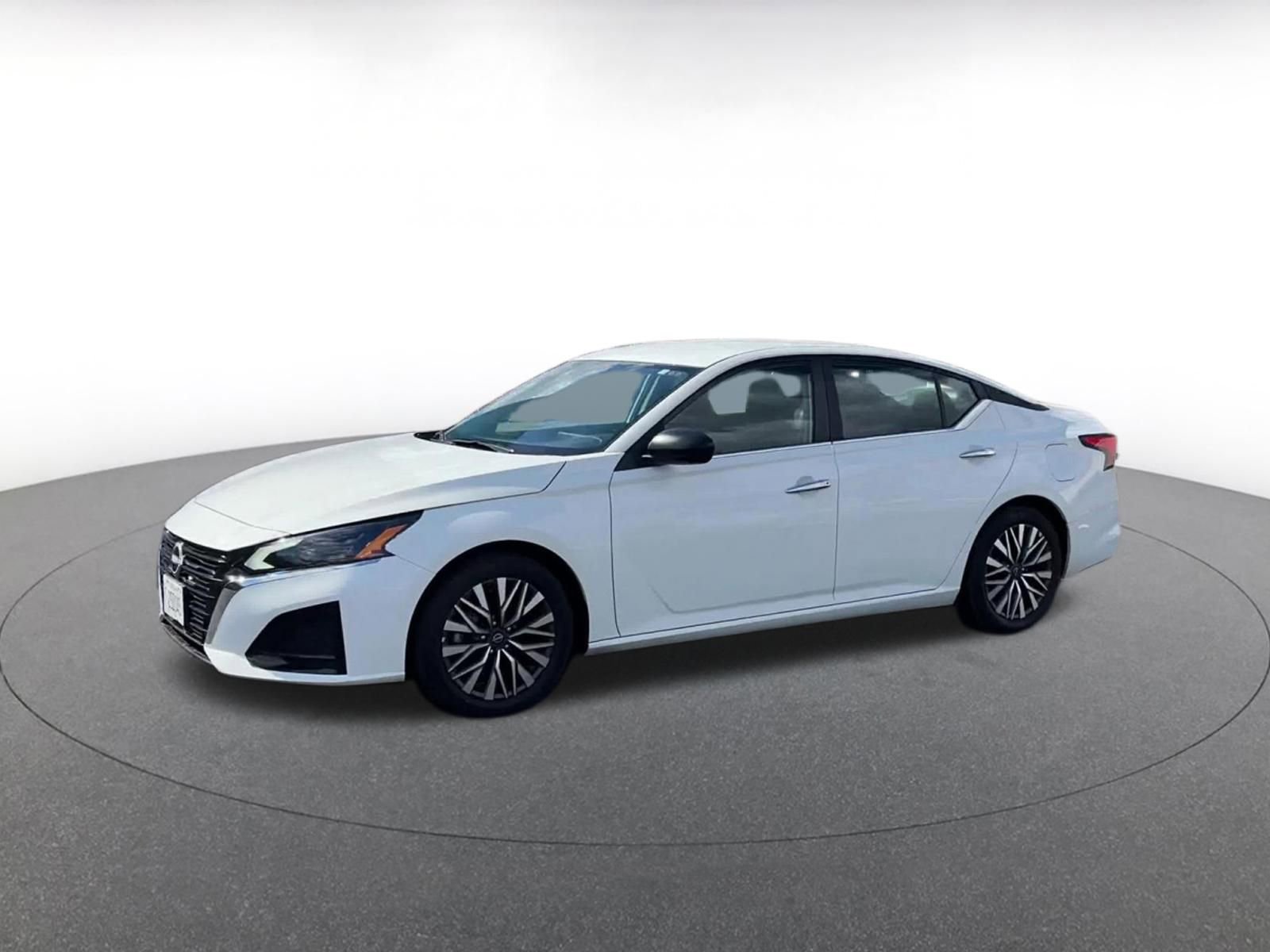 Used 2025 Nissan Altima 2.5 SV FWD image 8