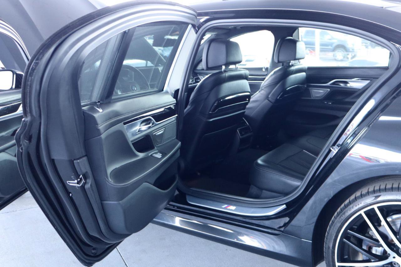 Used 2018 BMW 750i RWD image 32