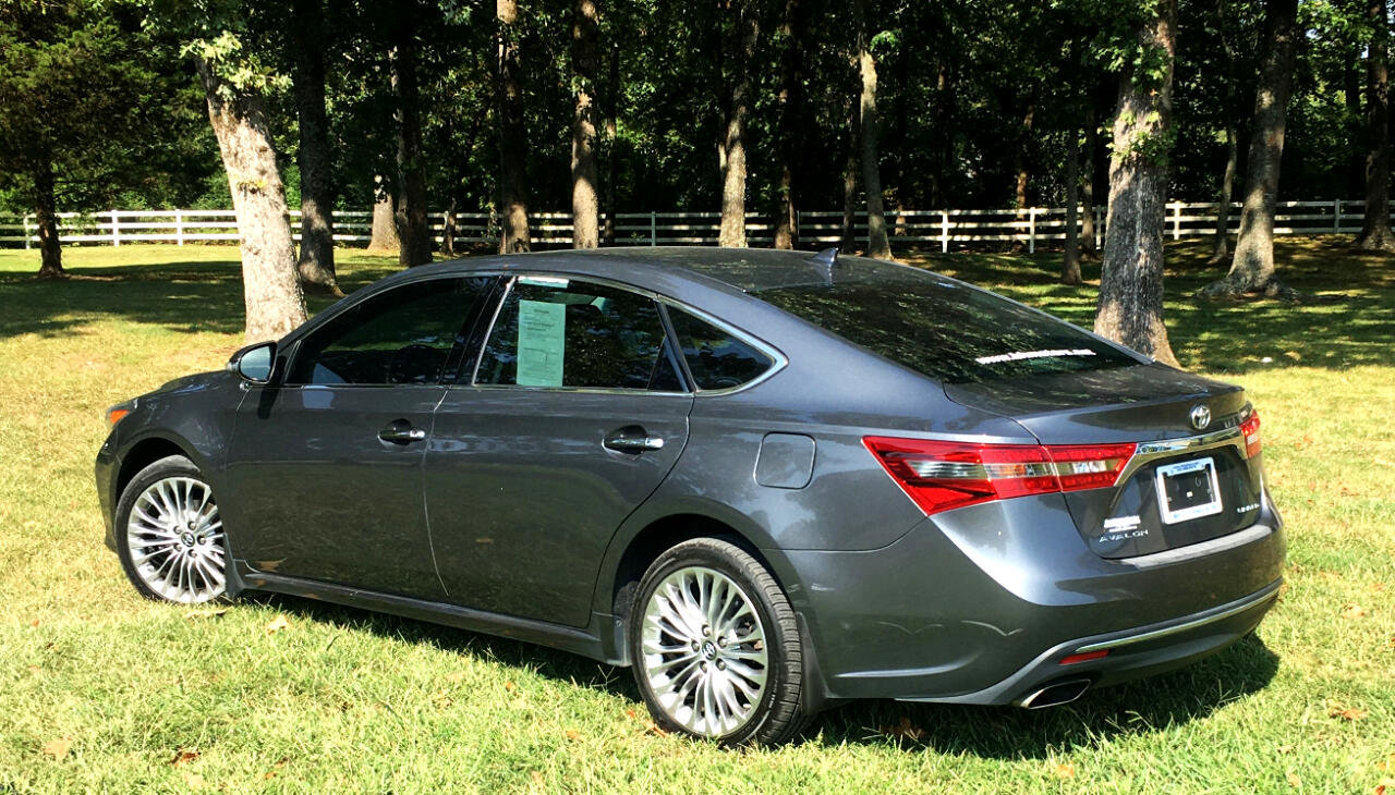 Used 2018 Toyota Avalon XLE Premium image 3