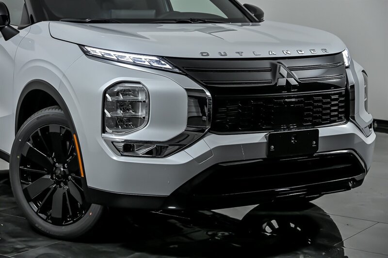 New 2026 Mitsubishi Outlander LE FWD image 2