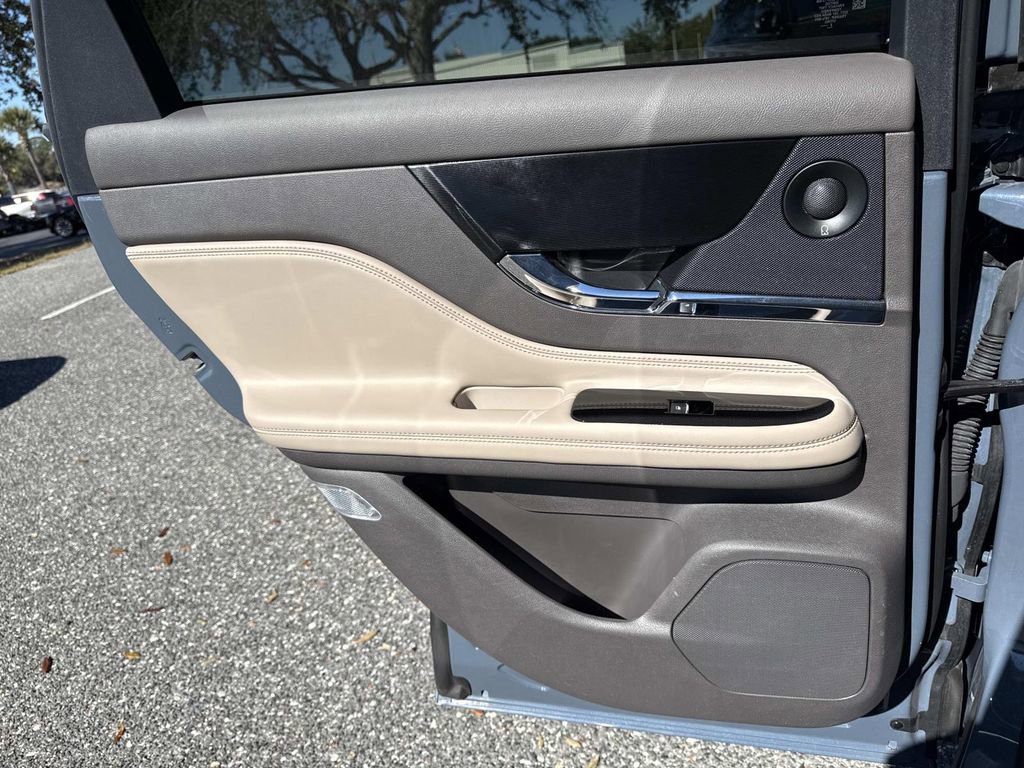 Used 2023 Lincoln Corsair Reserve w/ Equipment Group 202A image 14