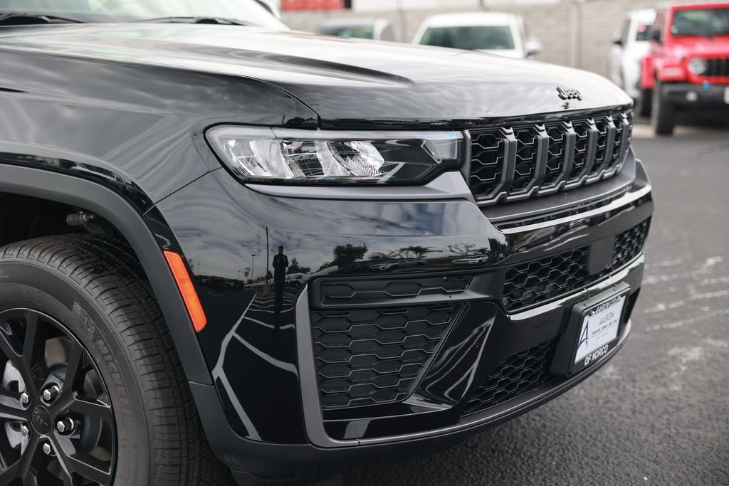 New 2026 Jeep Grand Cherokee Laredo image 7