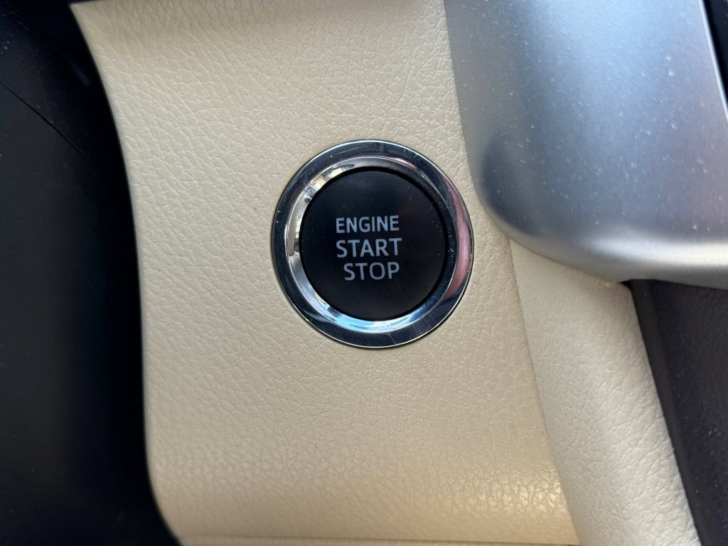 Used 2019 Toyota Highlander Limited AWD/4WD image 31