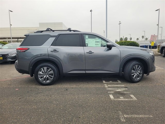 New 2025 Nissan Pathfinder SV image 4