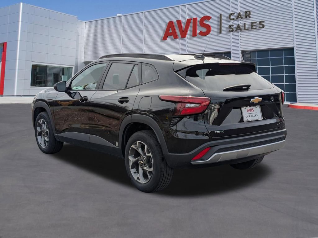 Used 2025 Chevrolet Trax LT w/ LT Convenience Package image 9