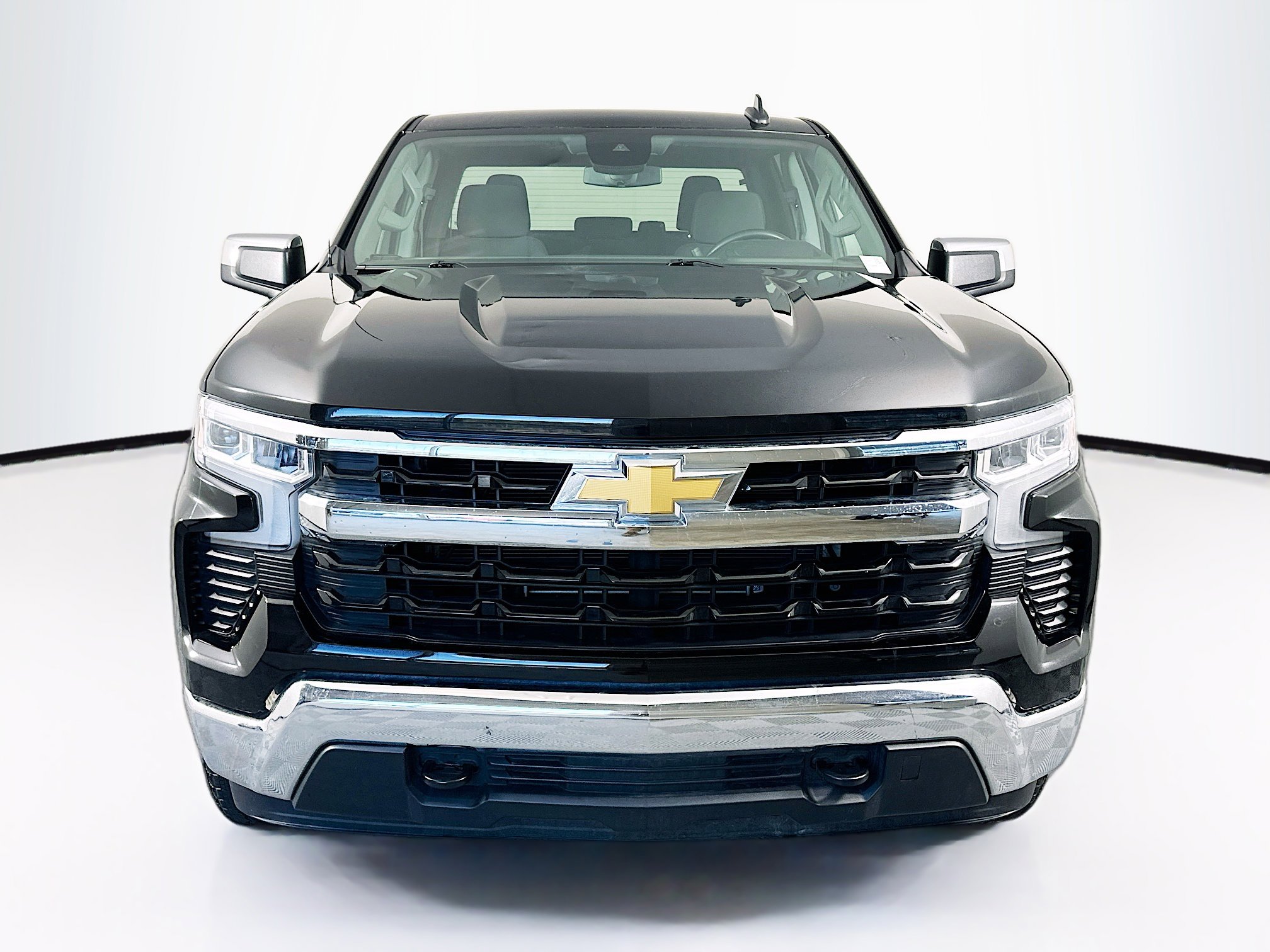 Used 2024 Chevrolet Silverado 1500 LT image 2