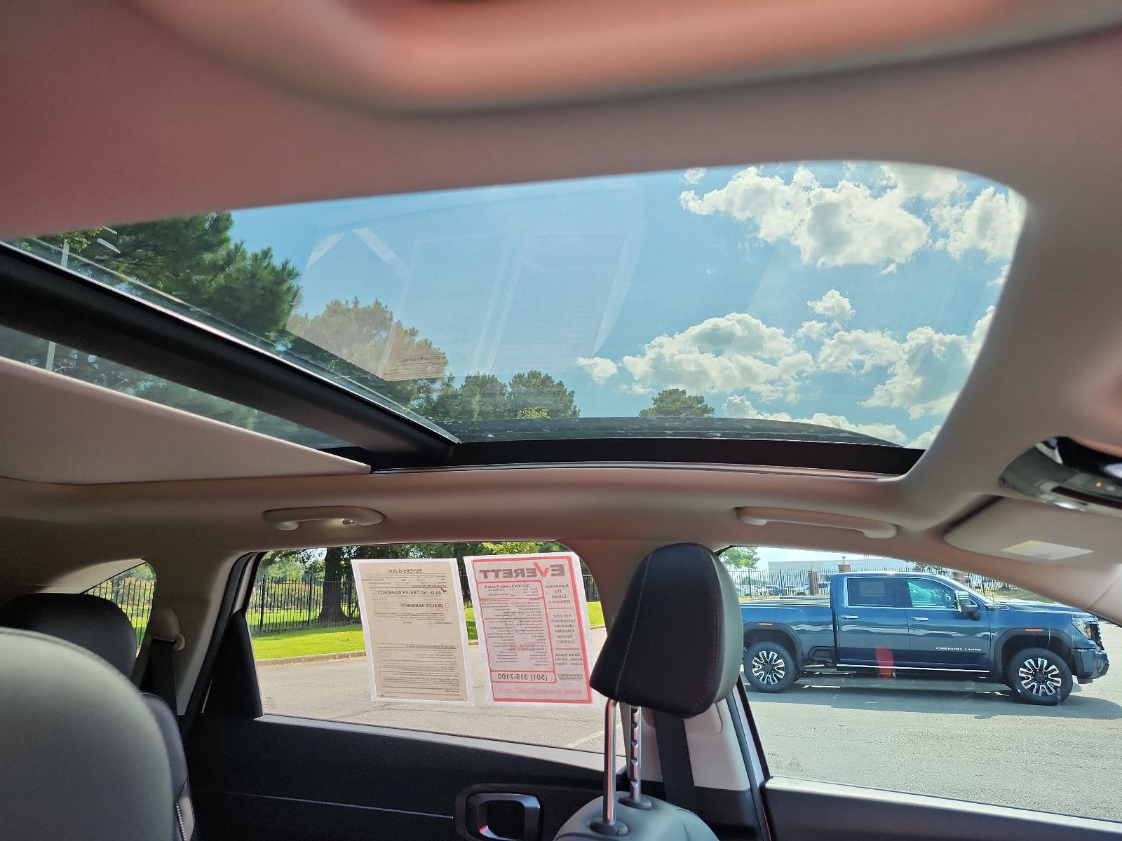 Used 2023 Kia Sorento S w/ Panoramic Sunroof Package AWD/4WD image 9