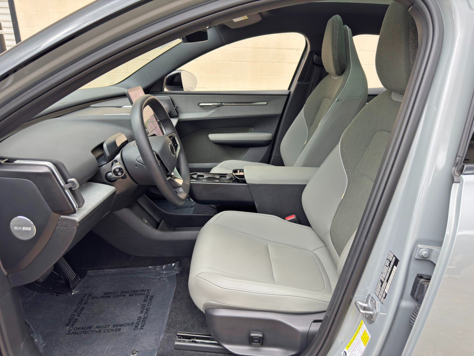 Used 2025 Volvo EX30 Plus AWD/4WD image 16