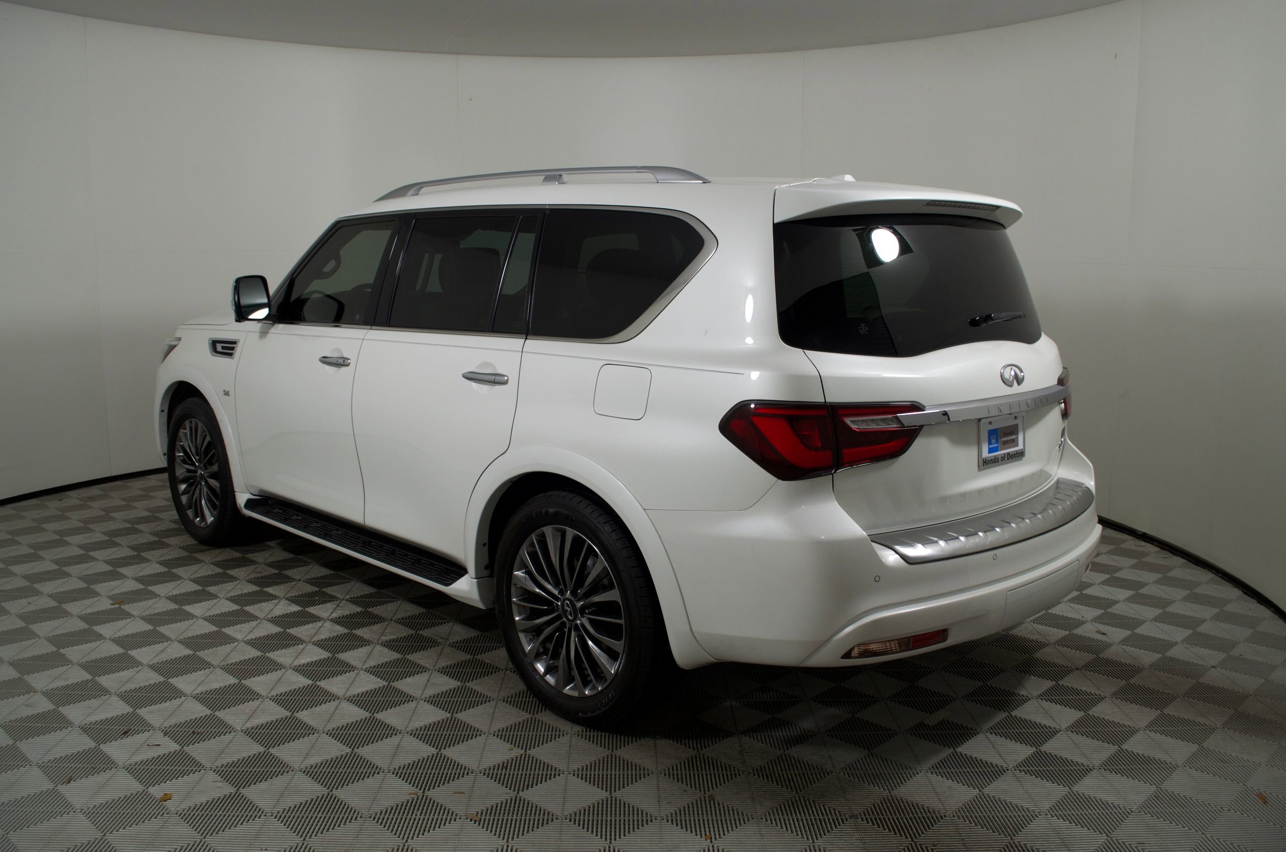 Used 2019 INFINITI QX80 Luxe w/ Proactive Package image 10