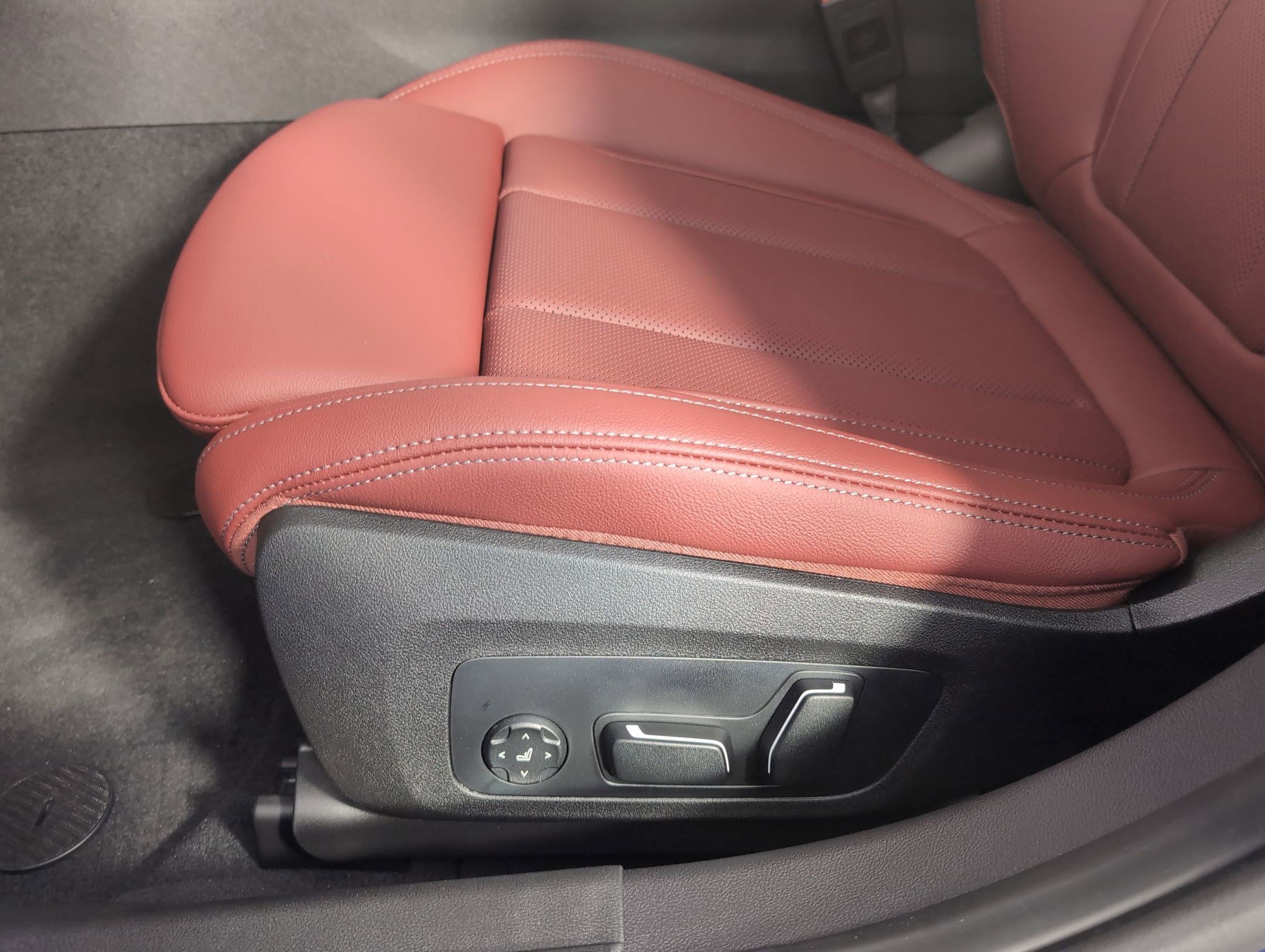 Used 2026 BMW 330i Sedan w/ M Sport Package image 11