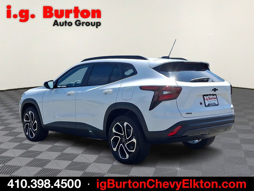 New 2026 Chevrolet Trax RS w/ Sunroof Package FWD image 3