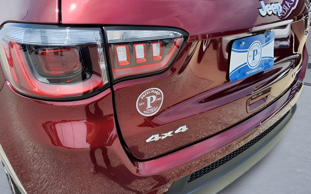 Used 2022 Jeep Compass Limited AWD/4WD image 38