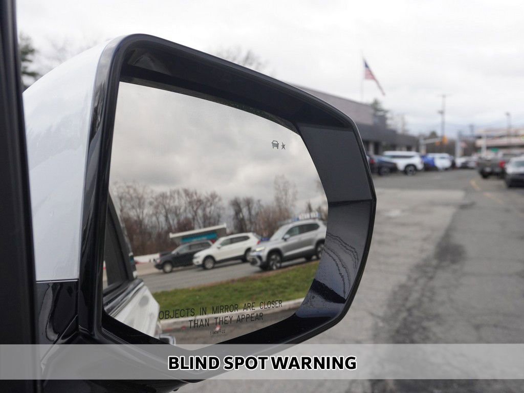 Used 2022 GMC Yukon XL Denali w/ Denali Premium Package image 8