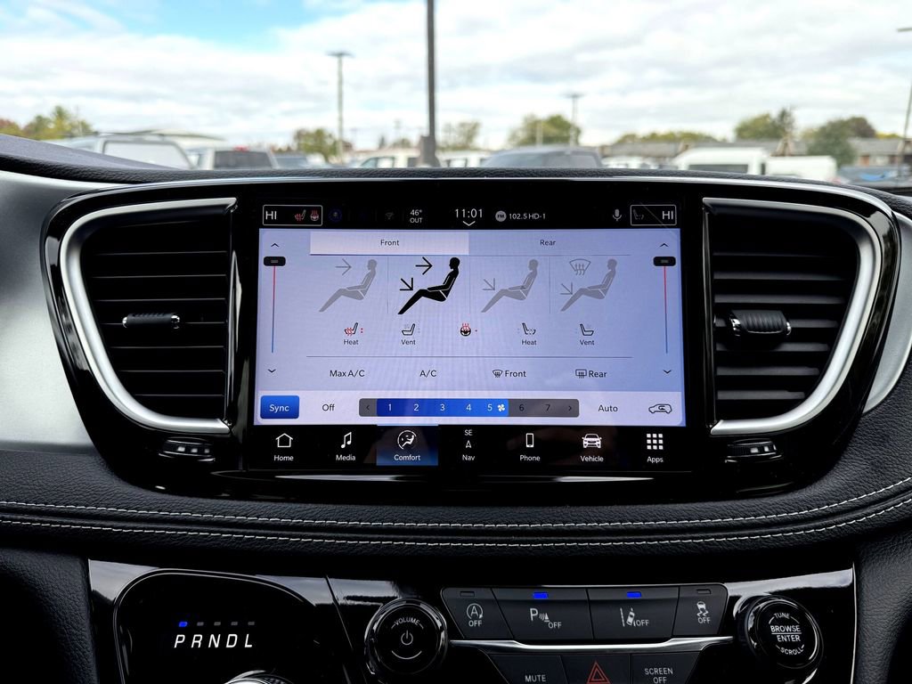 New 2026 Chrysler Pacifica Limited w/ S Appearance Package image 21