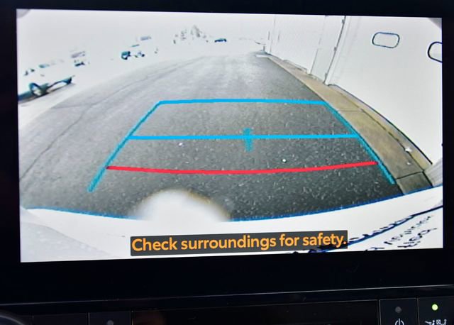 Used 2023 Toyota Highlander XLE image 23