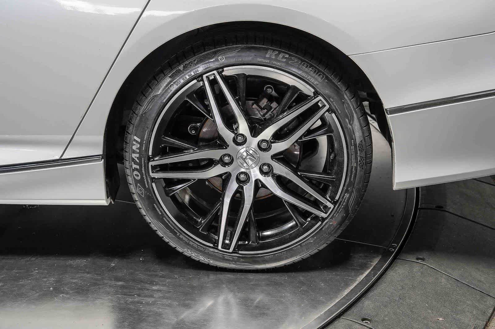 Used 2021 Honda Accord Touring image 10