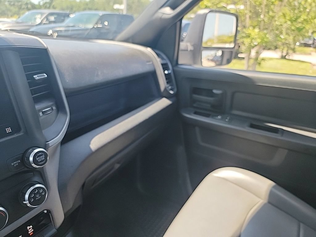 Used 2024 RAM 3500 Tradesman w/ Chrome Appearance Group AWD/4WD image 19